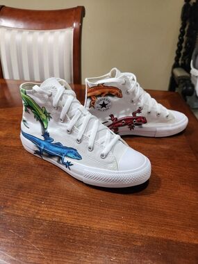 Converse Kids White High-Top Sneakers with Multicolor Lizard Design Size 6 Youth